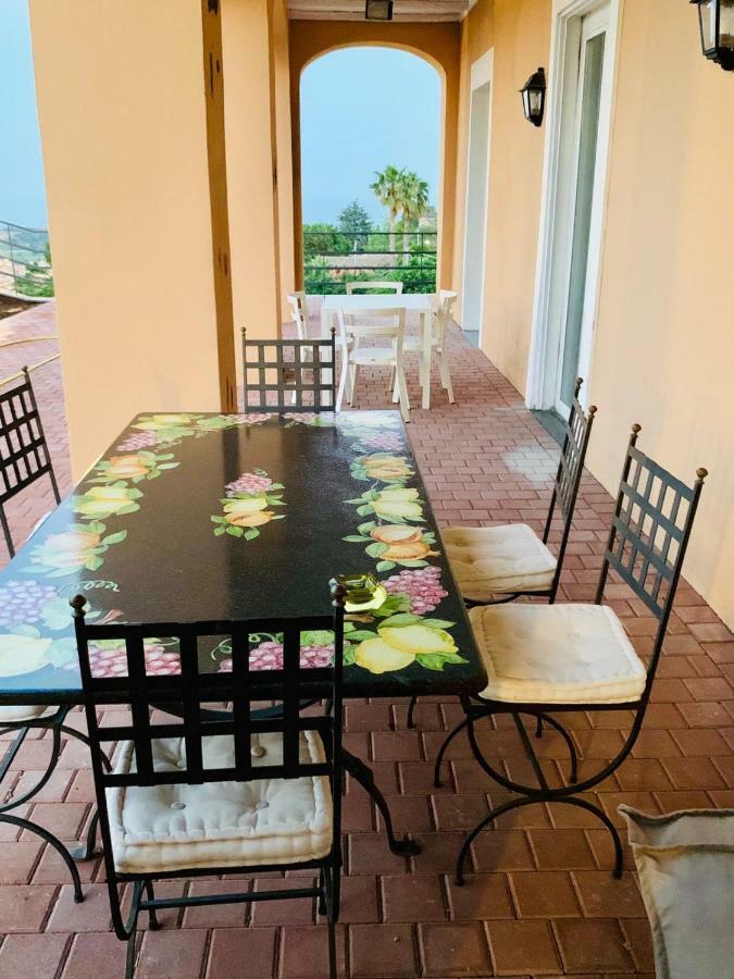 B&B Villa Etelka Aci Castello Bagian luar foto