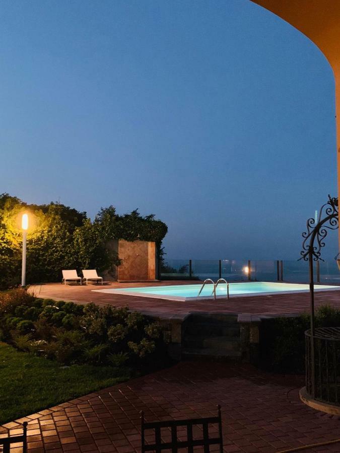 B&B Villa Etelka Aci Castello Bagian luar foto