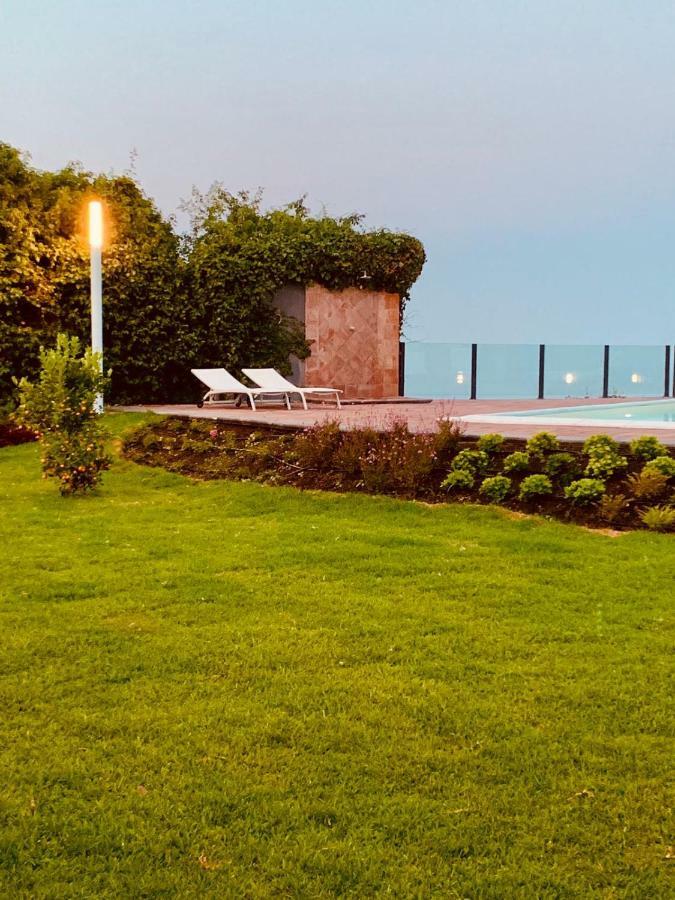 B&B Villa Etelka Aci Castello Bagian luar foto